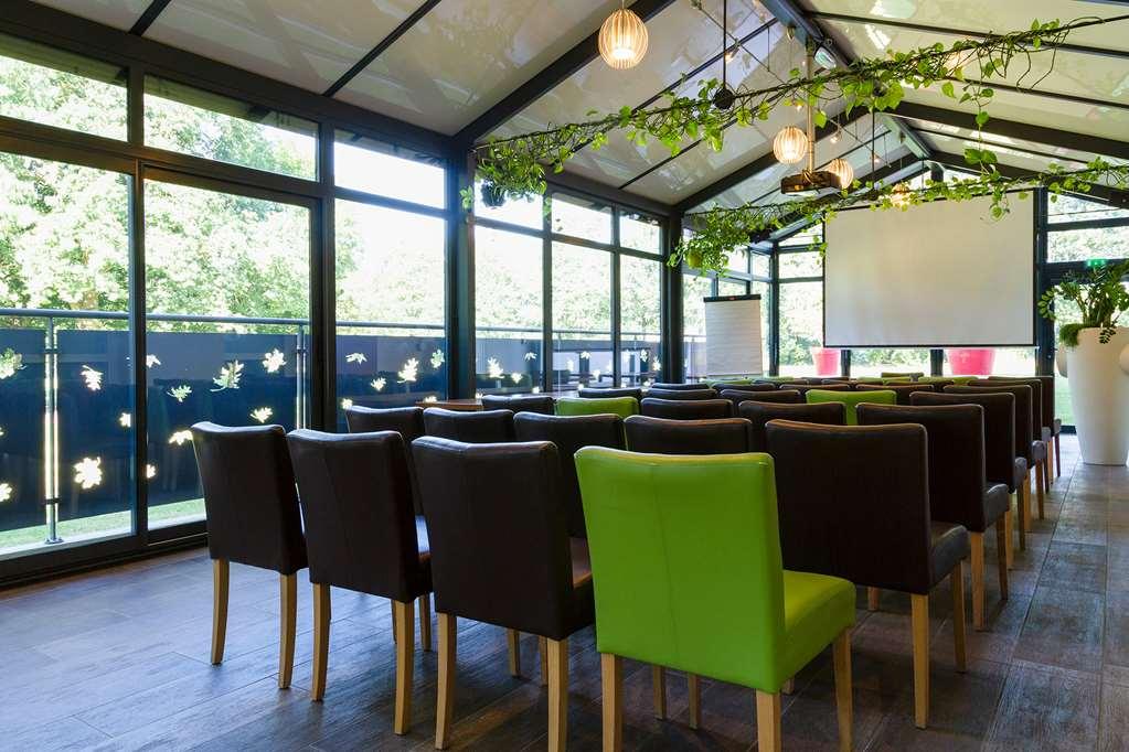 The Originals Boutique Hotel Restaurant Saint James, Montaigu-Vendee Comodidades foto