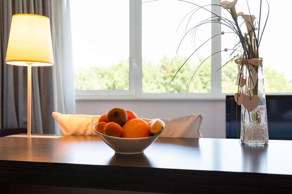 The Originals Boutique Hotel Restaurant Saint James, Montaigu-Vendee Comodidades foto